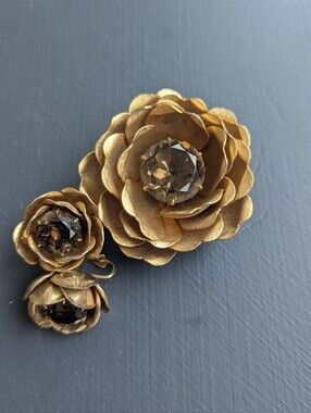 Large Floral Gold Tone Brooch and Clip-On Earrings Set with Smoky Rhinestones
